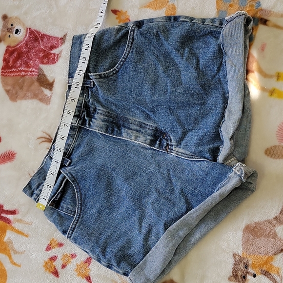 💙 GORGEOUS!! LEE VINTAGE MEDIUM BLUE WASH HIGH WAISTED MOM SHORTS - Picture 3 of 8